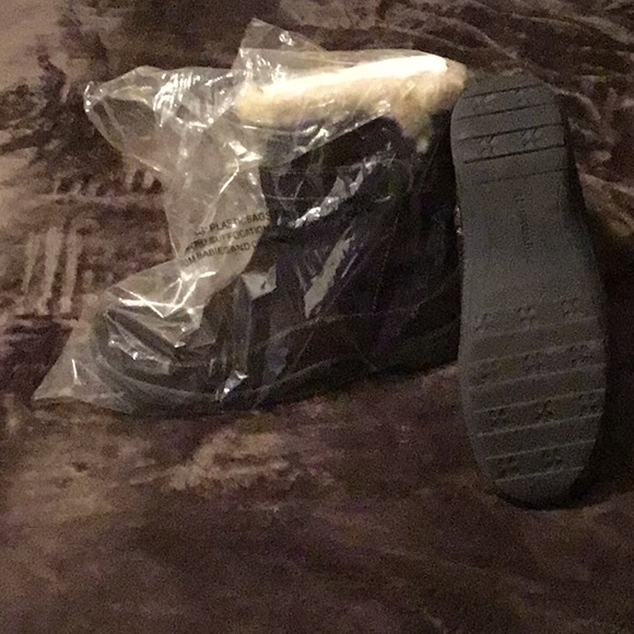 Boots - Picture 3 of 4